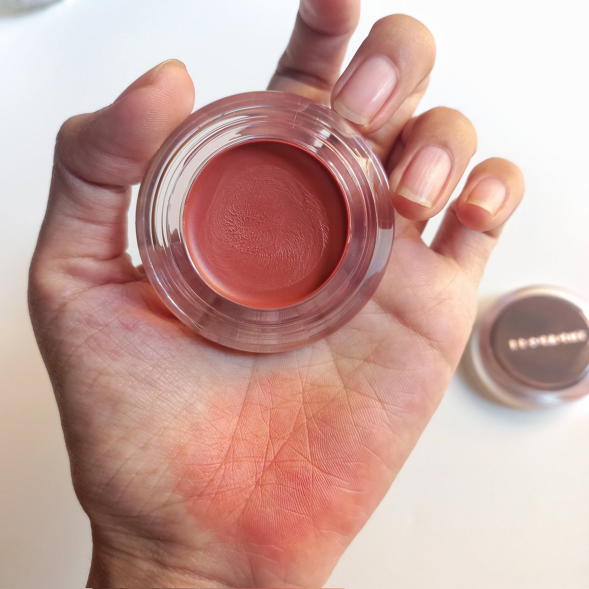 sunseelly's tweet image. multiuse blush for lips, blush, and eyeshadow🍑 ₊˚✧
so warm tone coded.