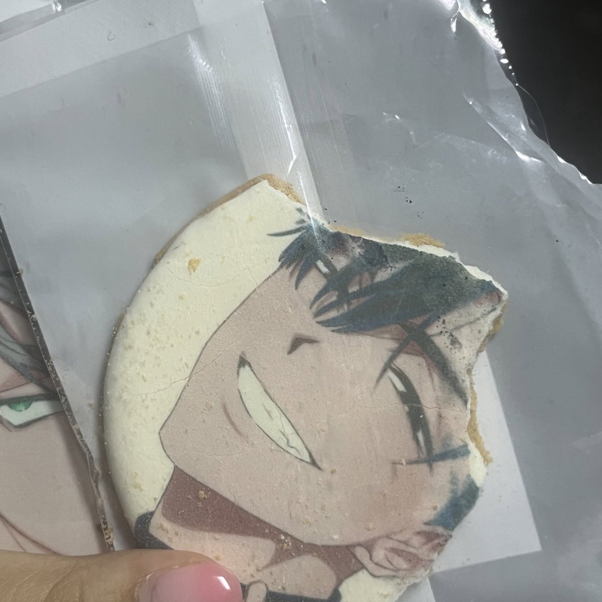 _diugram's tweet image. ฮือ แม่บอกให้เอาของที่ไม่กินแล้วในตู้เย็นไปทิ้ง ละในตู้เย็นคือ คุกกี้ทิล (ที่ยังไม่ได้แกะ) กับ คุกกี้อีวานที่ลองกิน แต่สีติดปาก ปากดำ เลยไม่ได้กินต่อ แถมตอนนี้ก็หมดอายุไปแล้ว 55555 น่าจะต้องทิ้งอย่างเดียว โทดนะไออึ่ง