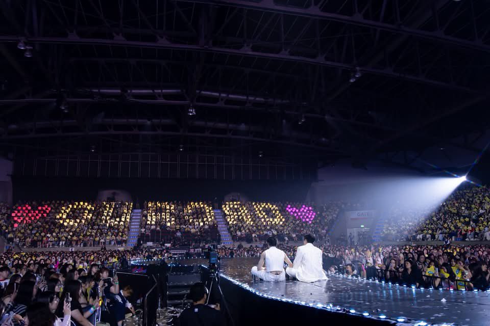 AMLightBox's tweet image. ขอบคุณแฟนคลับ ต้าห์อู๋ พิทยา - ออฟโรด กันตภณ ที่ไว้ใจเลือกใช้กล่องไฟของทางร้านนะคะ ขอบคุณเจ้าของภาพด้วยค่ะ 😊🙏🏻 | 19.07.2025 #DaouOffroadLoveAtFirstFlight #ReviewAMLightBox
