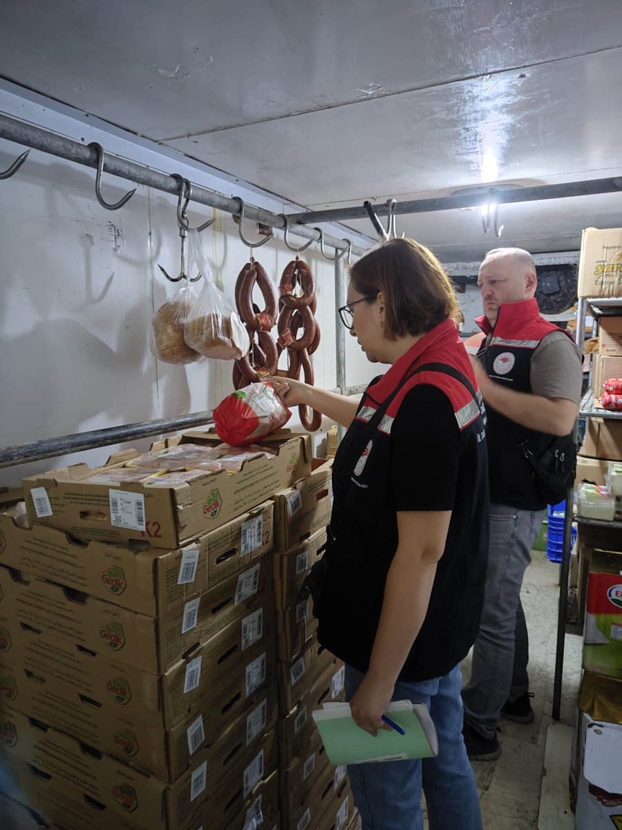 🍕Gıda denetim ekiplerimiz halkımızın sağlığını korumak ve güvenilir gıda tüketimini temin edebilmek için mesai mefhumu gözetmeksizin hafta sonları da denetimlere aralıksız  devam ediyor.
<a href="/TCTarim/">T.C. Tarım ve Orman Bakanlığı</a> 
<a href="/ibrahimyumakli/">İbrahim Yumaklı</a> 
<a href="/mehmetaksoy1972/">Mehmet Aksoy</a>