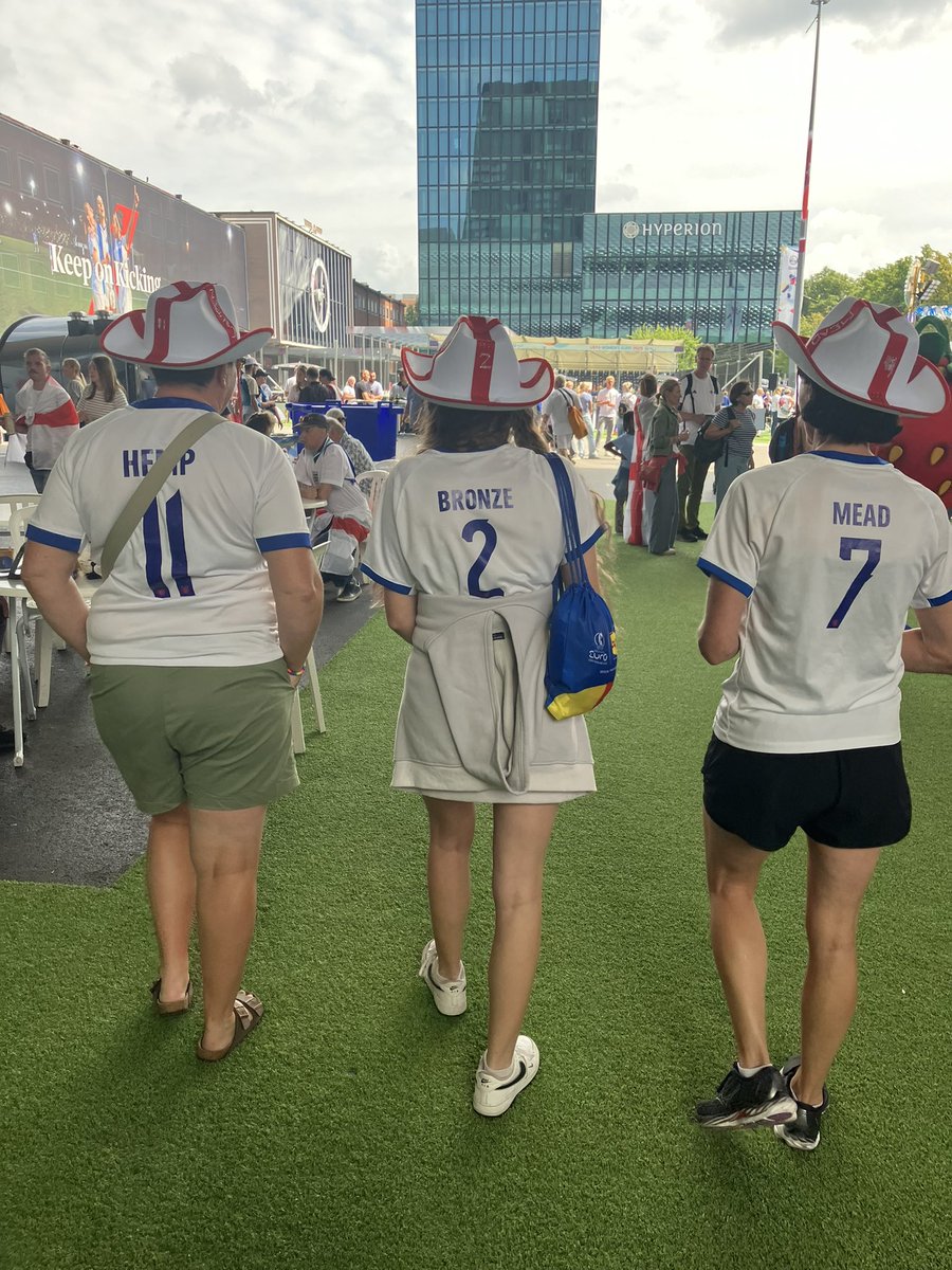 reetacbbc's tweet image. No shortage of confidence in the fanzone in Basel #lionesses