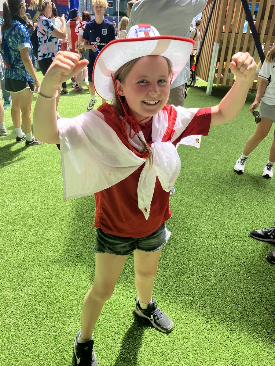 reetacbbc's tweet image. No shortage of confidence in the fanzone in Basel #lionesses