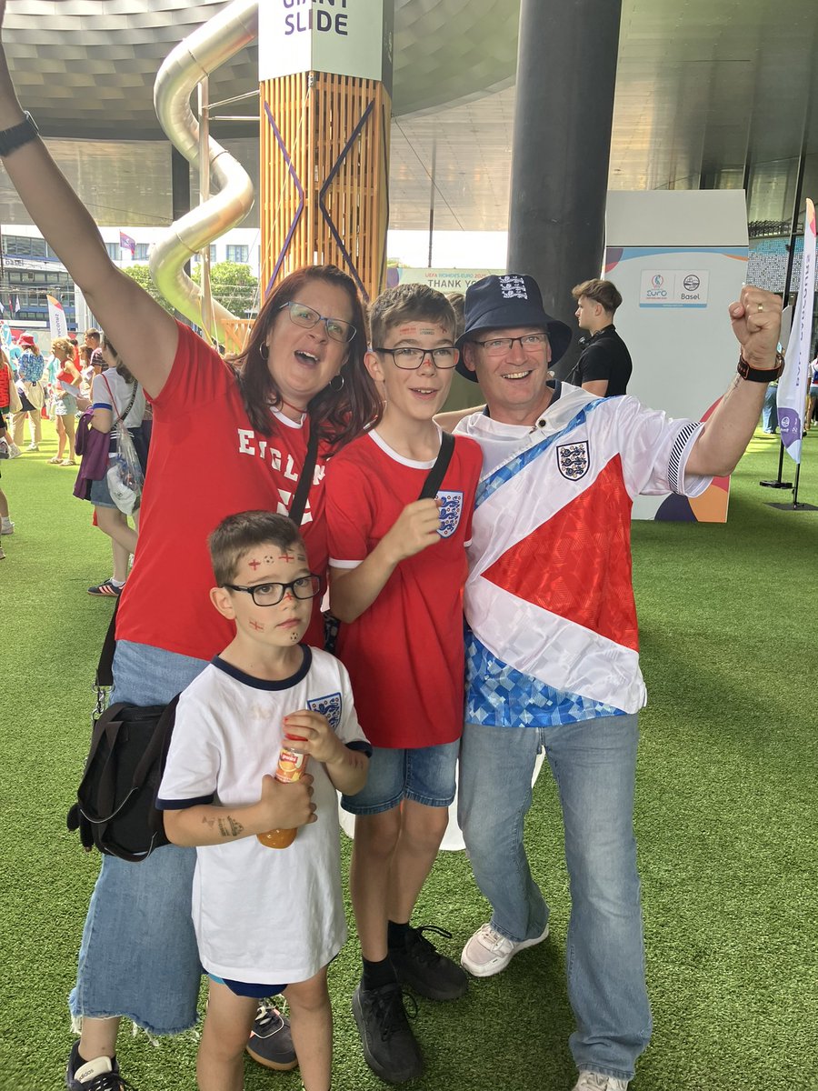 reetacbbc's tweet image. No shortage of confidence in the fanzone in Basel #lionesses