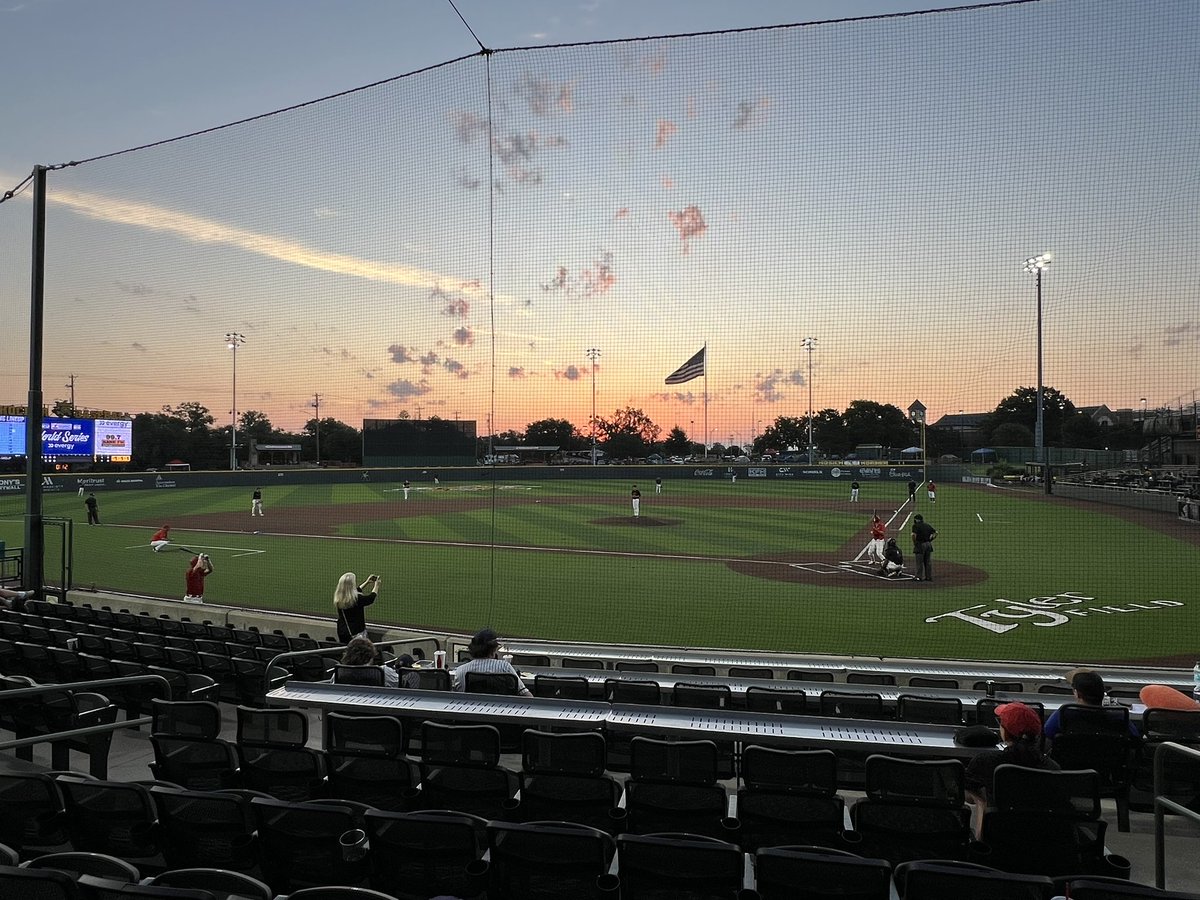 TBMccutchen's tweet image. Sunrise at @NBCWorldSeries 
‘Round the Clock Challenge! @Amma0121 and I are having a blast! Currently in our game #83 of 100 #Road2Wrigley @EPro04 @CurvedBrim @Cubs