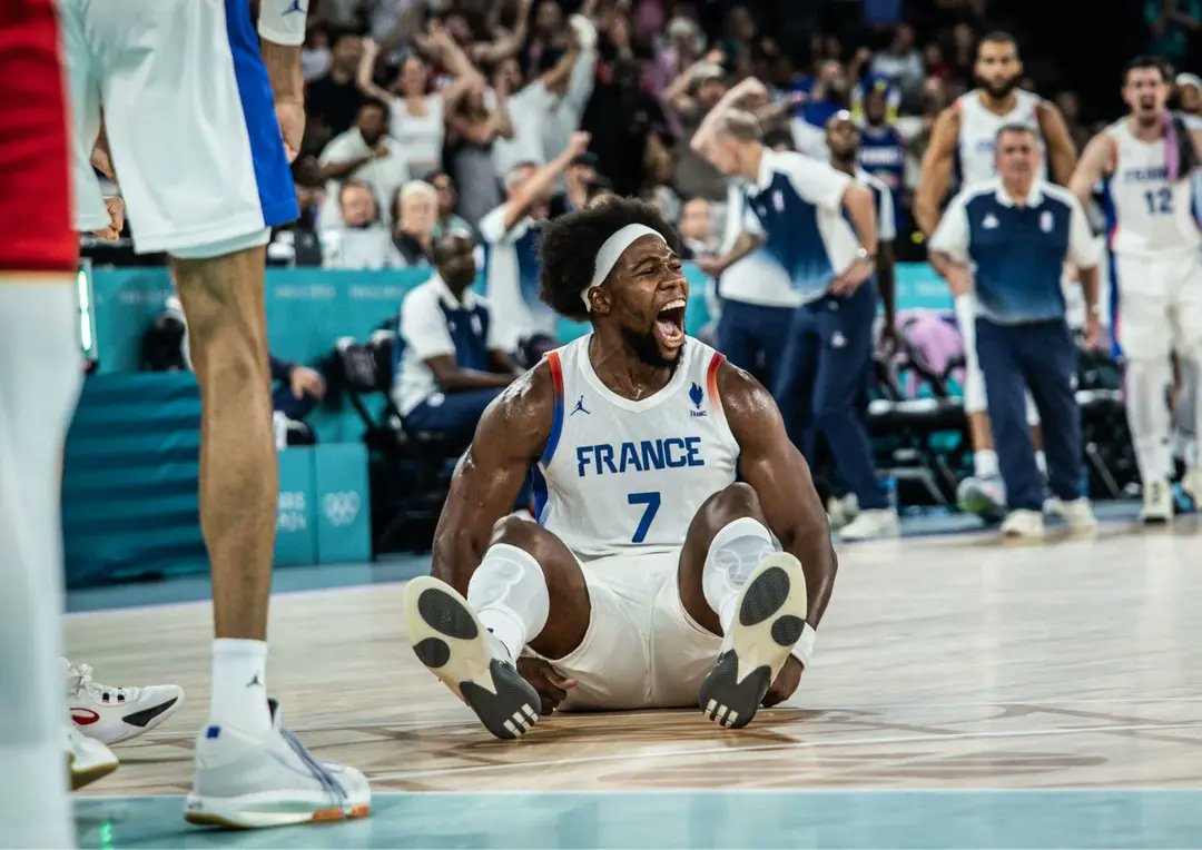 Be_BasketFr's tweet image. 🗣 Les révélations troublantes de Guerschon Yabusele sur les J.O de Paris : 

« Avant les quarts, tout le coaching staff et certains à la FFBB étaient persuadés que c’était fini... C’était fou. Tout le monde cherchait déjà des responsables »

Révélations : bebasket.fr/les-revelation…