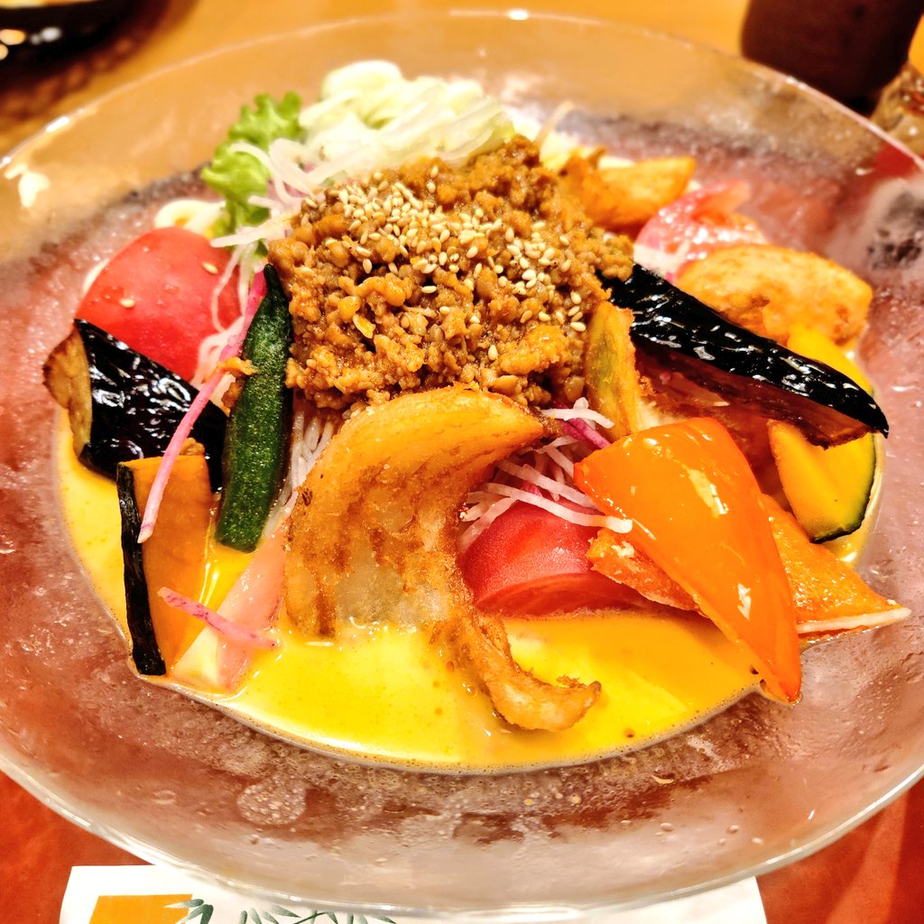 WorryForDinner's tweet image. 冷やし坦々うどん
寄り道サーティワン

夏野菜と揚げジャガイモが入っていて美味しい😋
ここのおうどん大好き😍
#晩ごはん