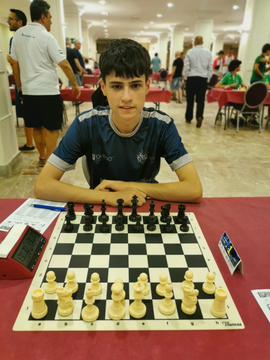 DIEGO VERGARA CAMPEÓN DE ESPAÑA SUB18 RÁPIDO 
Grande Diego que jugó a un gran nivel, y con 7.5/9 superó en 1 punto a los demás rivales y suma otro título nacional a su palmarés! Enhorabuena! 👏🏻👏🏻👏🏻💪🏻
info64.org/ce-rapido-sub-…