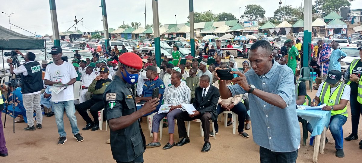 I had the honor of representing WAANSA at the NOA’s security sensitization in Nyanyan, Abuja. From banditry to cultism, insecurity is real — and rising.
We ALL must act: Speak up. Stay vigilant. Educate your kids.
Safety is everyone's duty. 🛡️
#InsecurityInFCT #WAANSA #NOA