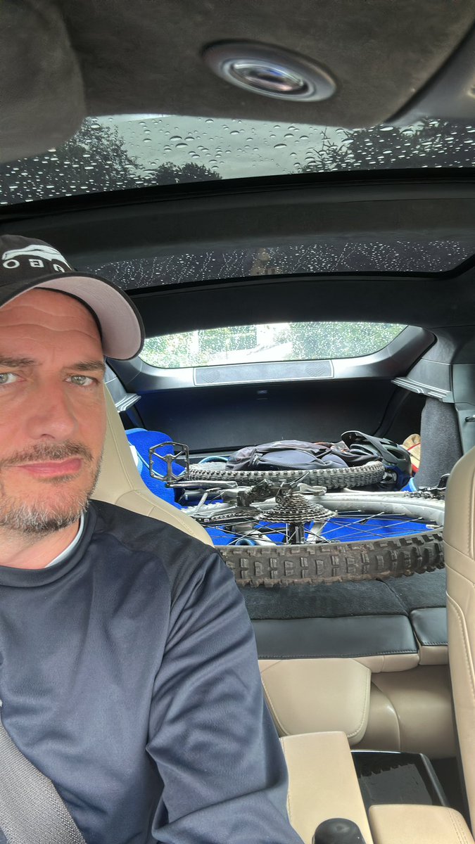 Captn_Hype's tweet image. Rainy Sunday Morning here….
So I start for my MTB tour now.
Trying to get rid of some FOMO for the X-Takeover.
Everybody have a great Sunday!!!