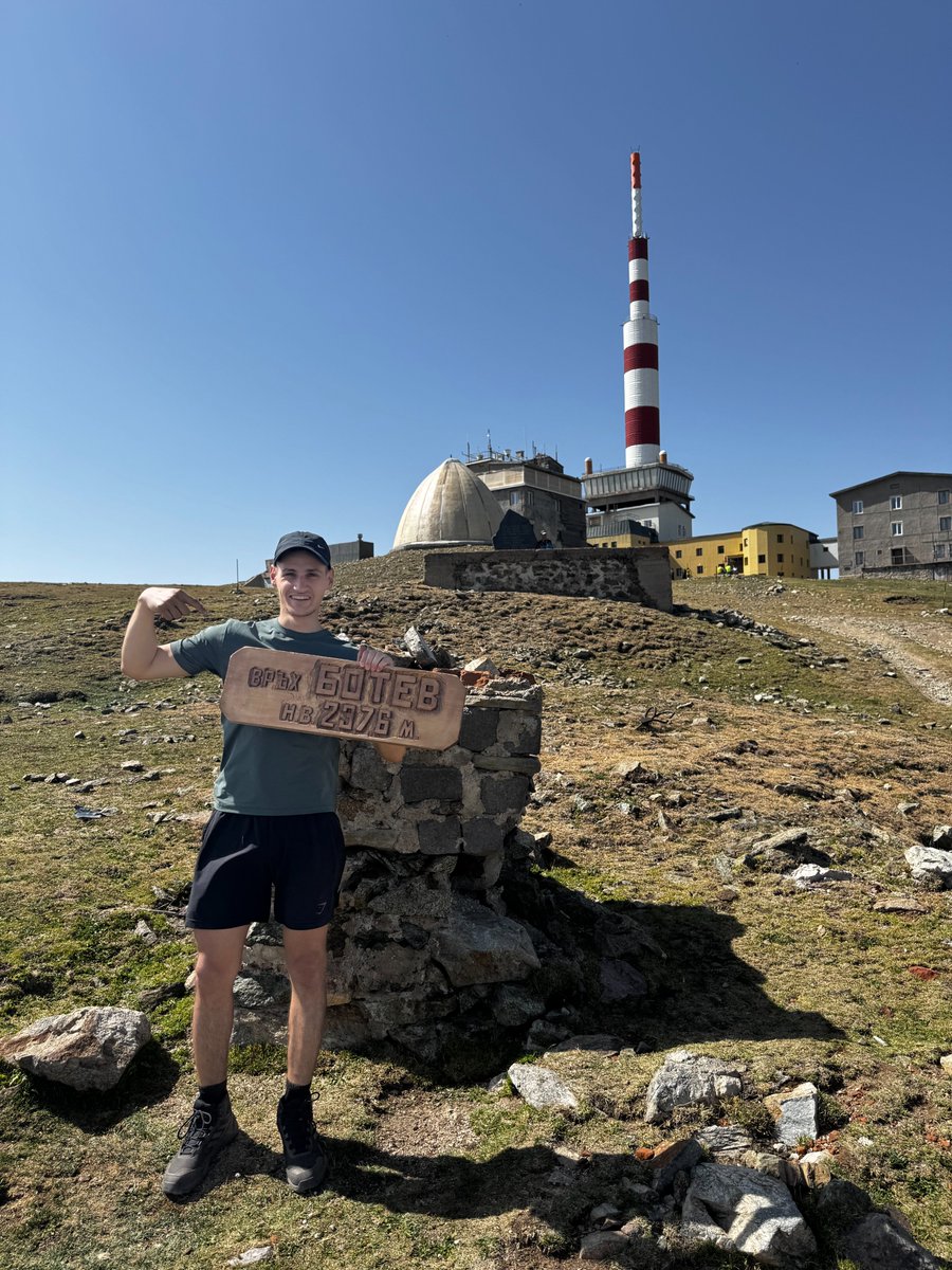 AlexOvardov's tweet image. You want to be more confident?
Then do hard things.
Challenge yourself.
The more challenges you do, the more confident you will be.
The more confident you are, the more opportunities you create.
Yesterday was wild
> 44 km hiking
> from 500 m to 2376 m elevation
> 13 h 30 m