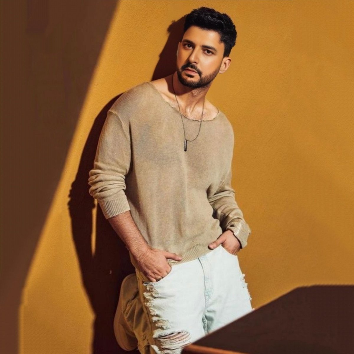 amitoj7777's tweet image. ਮਾੜਾ ਪੈ ਜਾਨਾ ਵਾਂ
ਇਹ ਦੁੱਖੜਾ ਵੀ ਸਹਿ ਜਾਨਾ ਵਾਂ ਤੇਰੇ ਬਾਝੋਂ ਰਹਿ ਜਾਨਾ ਵਾਂ!
ਤੇਰੇ ਦਿਲ ਦੀ ਜਦ ਮੈਂ ਕਹਿਨਾ ਕਹਿ ਕੇ ਮਾੜਾ ਪੈ ਜਾਨਾ ਵਾਂ
ਜਦ ਤੂੰ ਮੇਰੇ ਵੱਲ ਨਈਂ ਵੇਂਹਦੀ ਮੈਂ ਫਿਰ ਵੇਂਹਦਾ ਰਹਿ ਜਾਨਾ ਵਾਂ
ਅੱਗੇ ਜਾ ਕੇ ਛੱਡਦੀ ਤੇ ਨਈਂ? ਮੈਂ ਫਿਰ ਏਥੇ ਬਹਿ ਜਾਨਾ ਵਾਂ
ਤੈਨੂੰ ਜੇ ਮੈਂ ਭਾਰਾ ਲੱਗਦਾਂ ਤੇਰੇ ਦਿਲ ਤੋਂ ਲਹਿ ਜਾਨਾ ਵਾਂ
