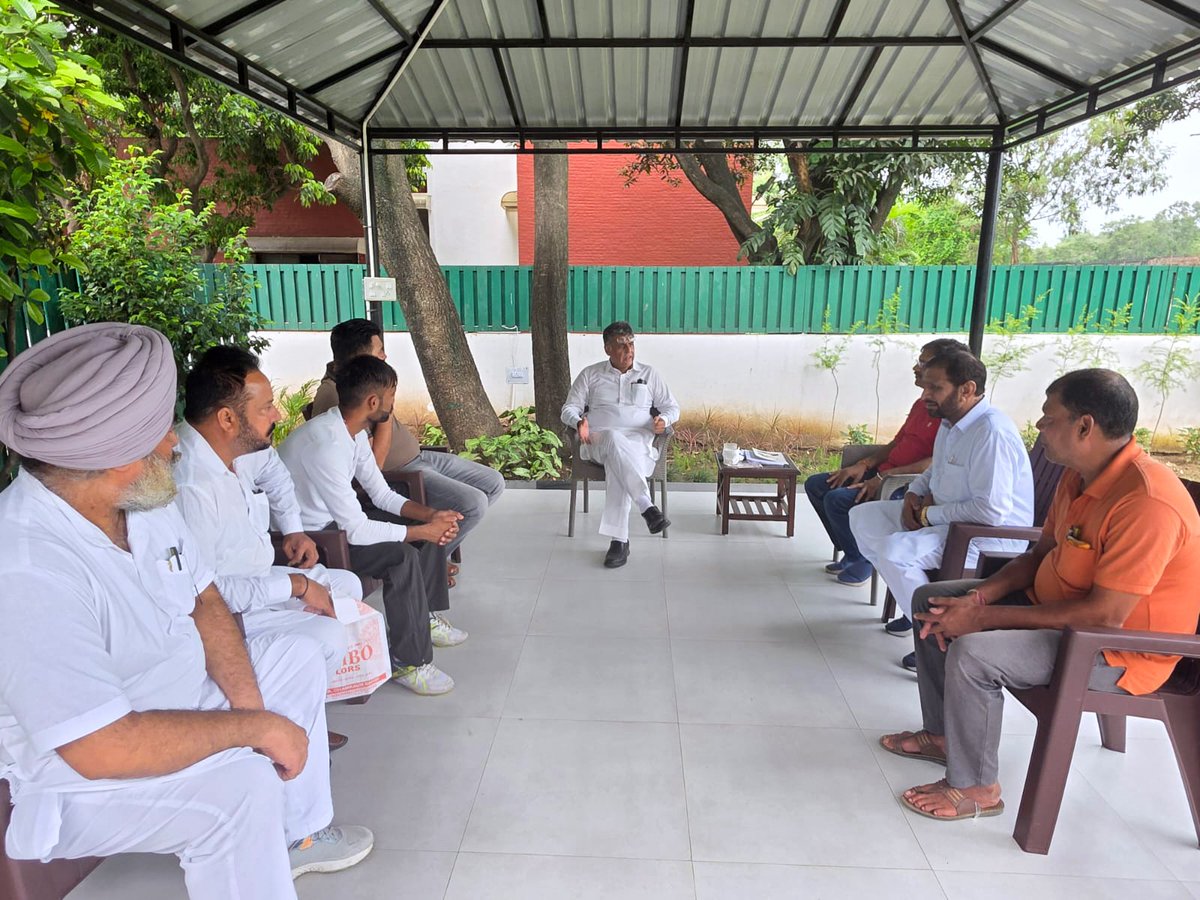 ManishTewari's tweet image. Another productive day engaging with the local residents in Chandigarh, listened to their concerns and share possible solutions.
Committed to ensuring timely action for a smoother and more convenient daily life.