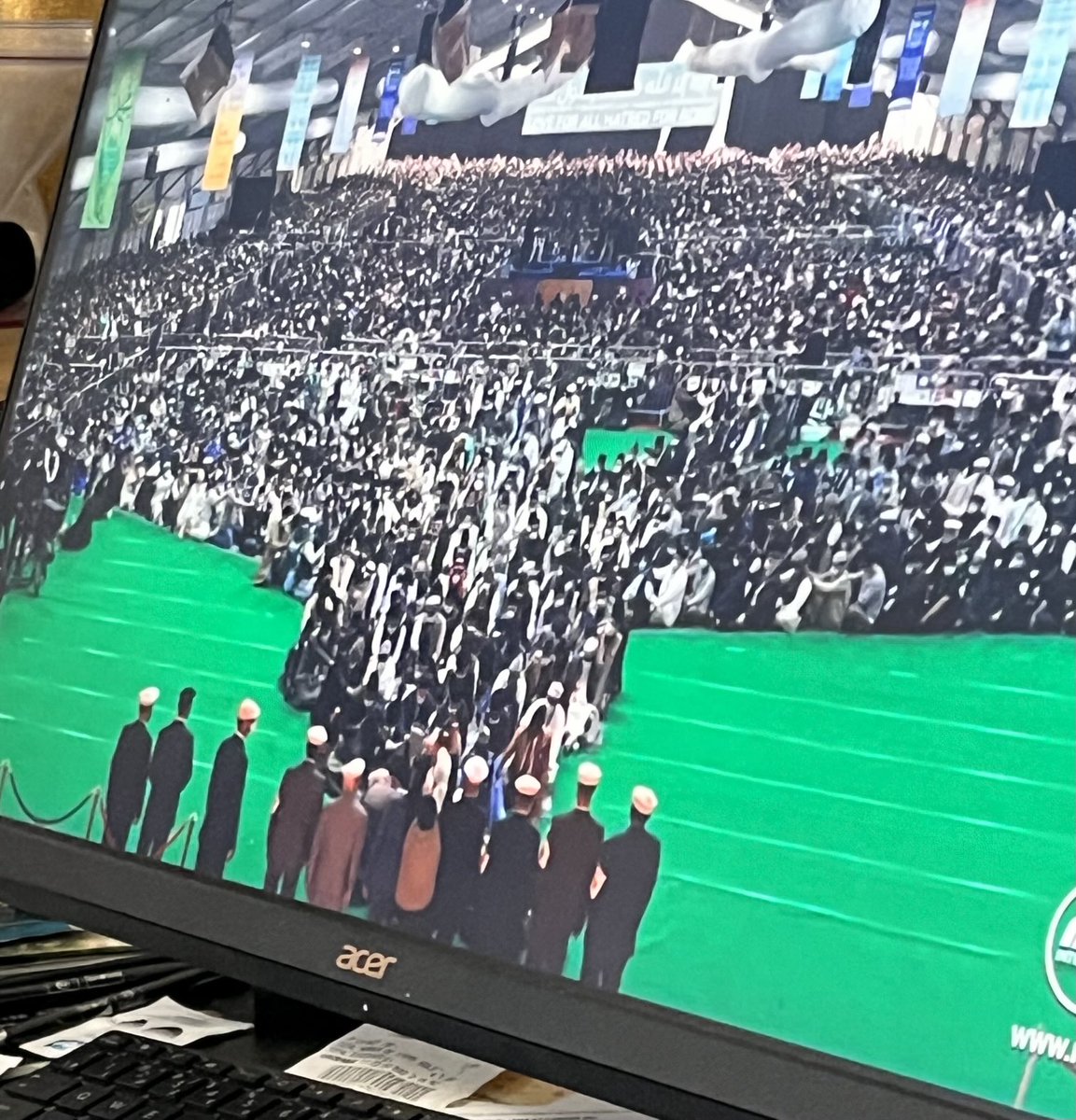 moongirl345's tweet image. Just experienced the most astounding and overwhelming feelings of love and gratitude after renewing our ba’ait at the hand of our beloved Imam.The entire Ahmaddiyya Muslim Jamaat becomes a huge universal heart beating as one❤️❤️🙏🏻
#jalsaUK
⁦@JalsaConnect⁩