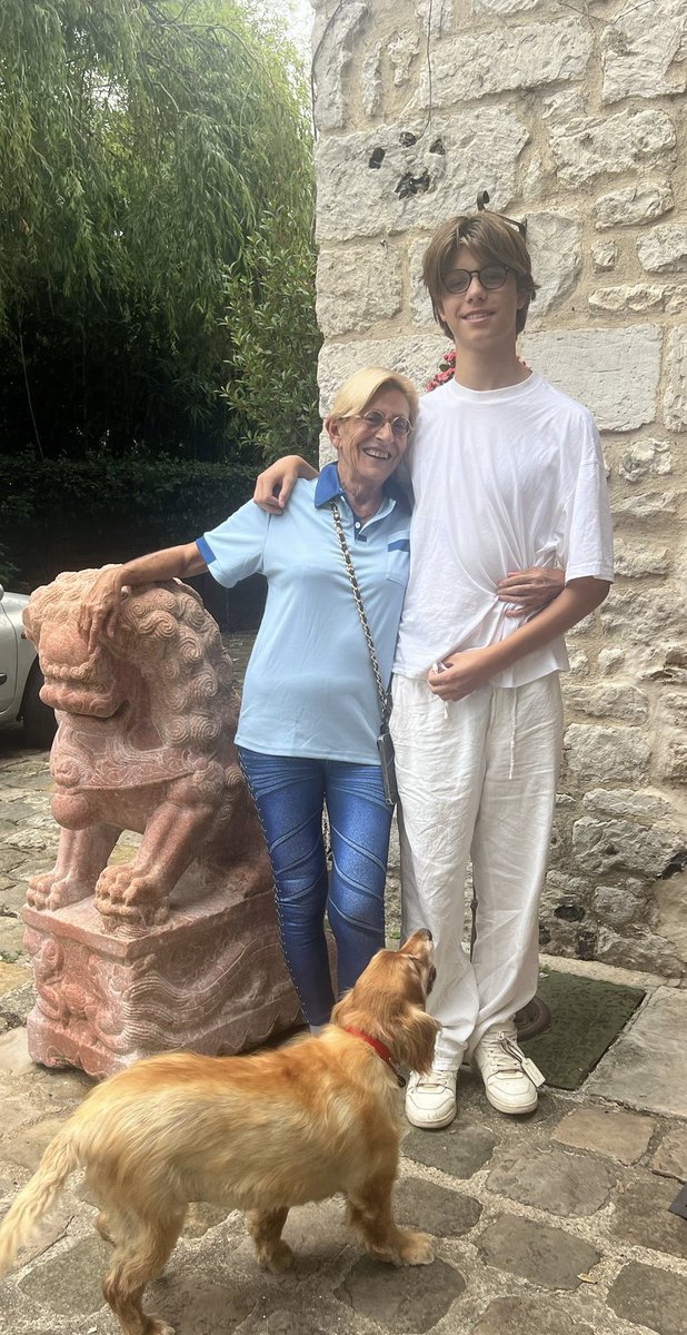 ibalkany's tweet image. Moi, une Mamisa tellement heureuse de se sentir redevenue petite et protégée dans les bras de son "bébé", Sandor...💋
Lui, si fier, du haut de ses 14 ans, d'être aussi grand que son Papou !😍