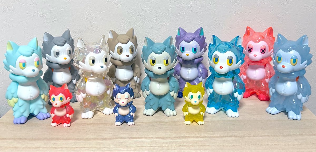 yuu_sofsof's tweet image. 我が家のおおかみくんたち🐺
ゾロゾロ…と集まってきました

どの子も好きだなあ😊

#おおかみくん
#あらいきりこ
#ソフビ