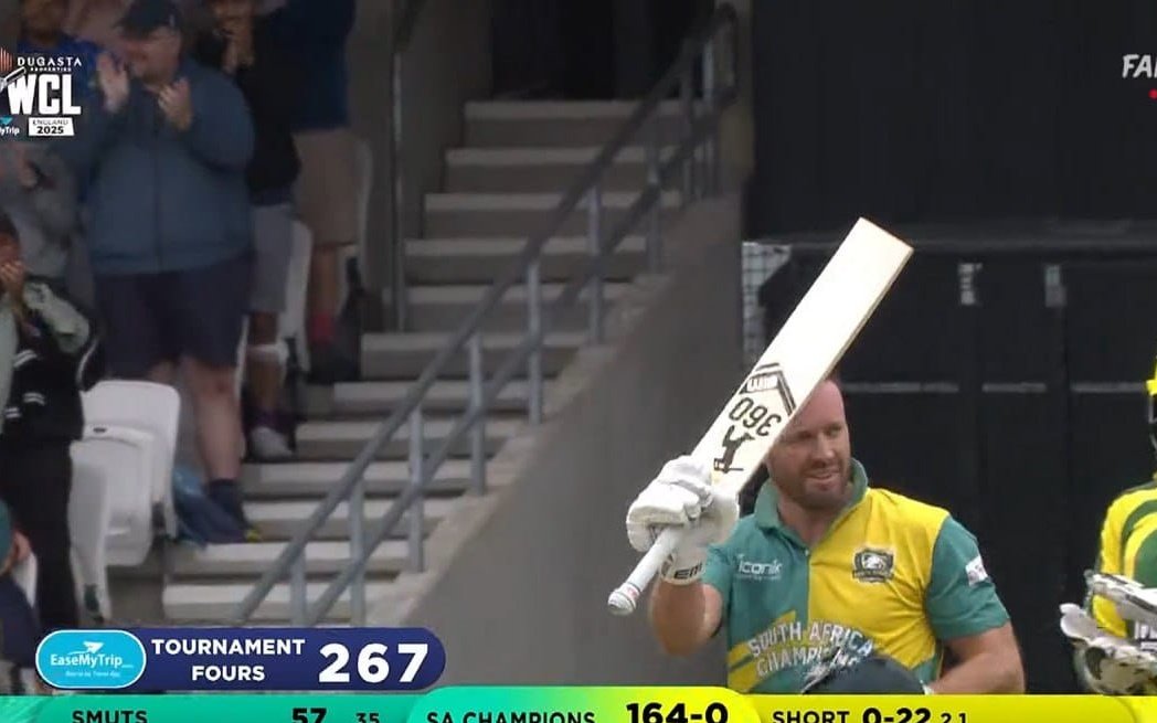 RCBXTRAOFFICIA's tweet image. Consecutive Hundred For Ab De Villiers. 🔥