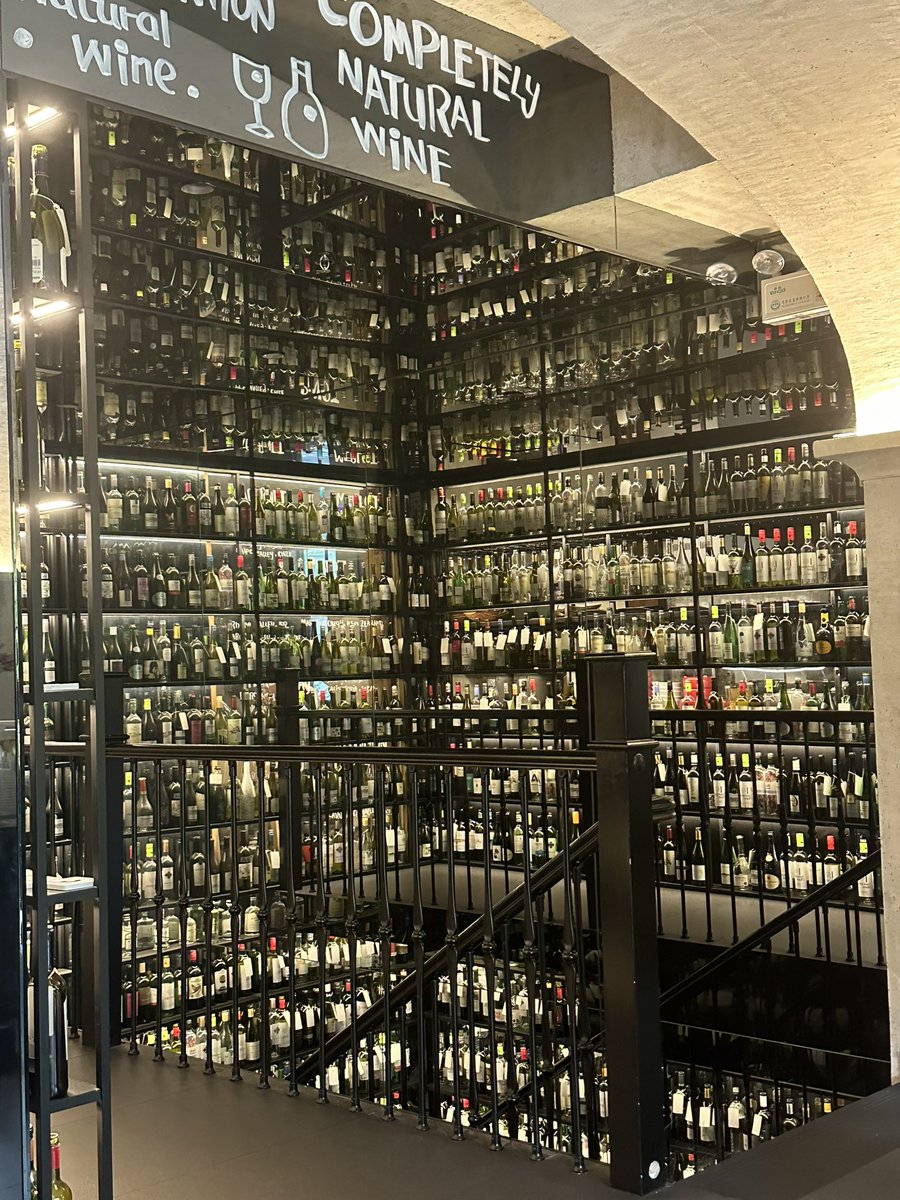 感觉今年上海多了很多奇奇怪怪Bistro   味道真的很一般。就和那些莫名其妙的主理人咖啡店里的特调一样一般。