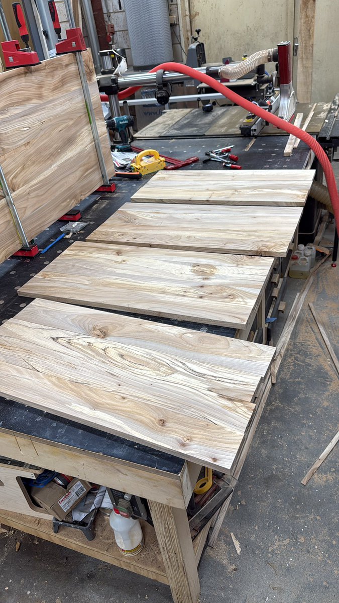 Als je veel moet lijmen is het handig de tijd van klemmen te noteren, don’t ask how I know 😂