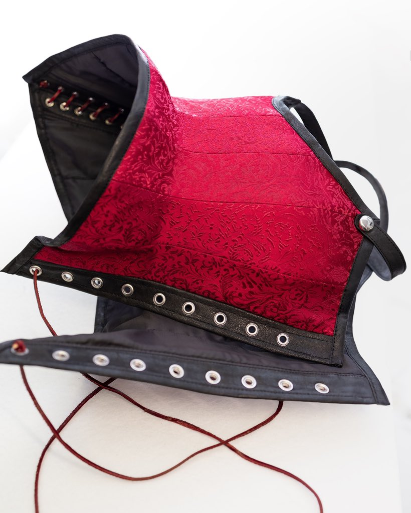 Corset commission I made over the last couple of weeks. 

#cosplay #corset #baldursgate3