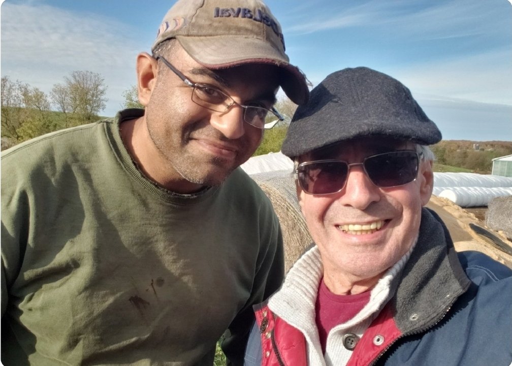 The Hoof Trimmer🇨🇦 (@cousineaualbert) on Twitter photo Kelsey, taking a selfie with Laura is a great idea. A few years ago I met up with <a href="/Milkabot/">CoⓋiren-19 D'souza™</a> . Good thing I took a selfie with him. He still denies that we ever met. Kelsey, taking a selfie with Laura is a great idea. A few years ago I met up with <a href="/Milkabot/">CoⓋiren-19 D'souza™</a> . Good thing I took a selfie with him. He still denies that we ever met.