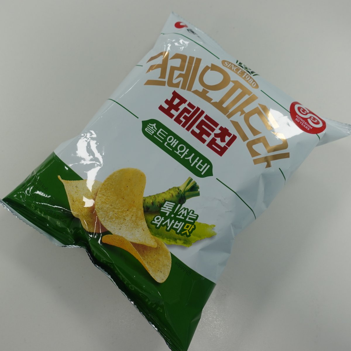 totheno1's tweet image. 농심 크레오파트라 포테토칩 솔트앤와사비(1,700원)짭조름 고소한 감자칩과 알싸매콤 와사비 조합이 매력적인 과자, 짭조름 매콤 자극적인 맛이라 맥주안주로 먹으면 딱 좋다
blog.naver.com/totheno1/22394…