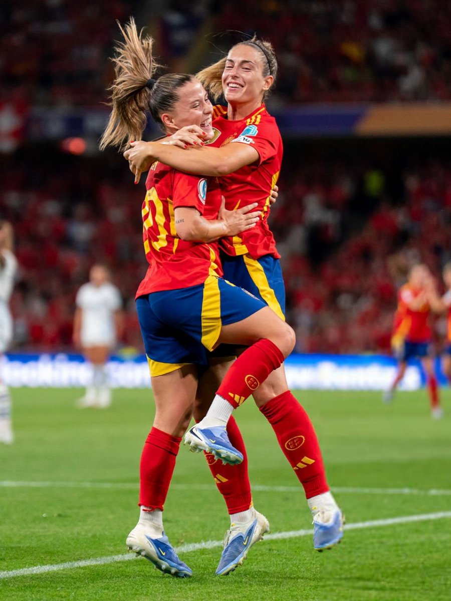 futfembarca's tweet image. #WEURO2025 | Final
🇪🇸 Cata, Jana, Ona, Laia, Irene, Patri, Alexia, Aitana, Vicky, Pina y Salma vs 🏴
🕓 18:00h
🔗 rbtvplus01.com/es/football/ue…