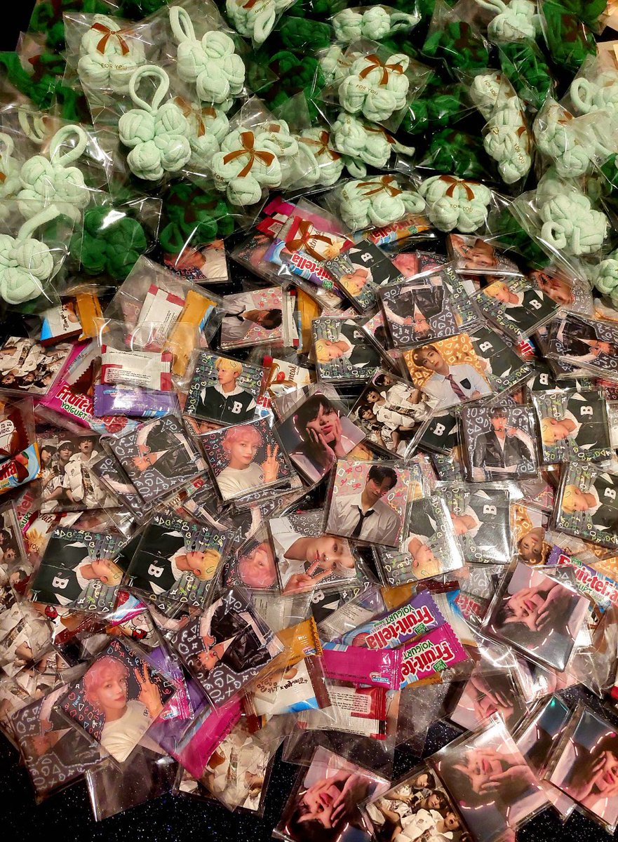 𝑻𝑯𝑬 𝑩𝑶𝒀𝒁 <𝑻𝑯𝑬 𝑩𝑳𝑨𝒁𝑬> 𝑰𝑵 𝑺𝑬𝑶𝑼𝑳

더보이즈 콘서트 <더블레이즈>에서 스티커와 네잎클로버 키링을 나눔합니다💕

🍀일시:8/9
🍀시간 및 장소:당일 타래에 공지
🍀인증:#rt+❤️

스티커:영훈,현재,주연1,주연2,큐,뉴, 에릭, 유닛 중 택1 +
네잎클로버키링,간식 택1

<a href="/ju_nyang15/">쥬냥이</a>