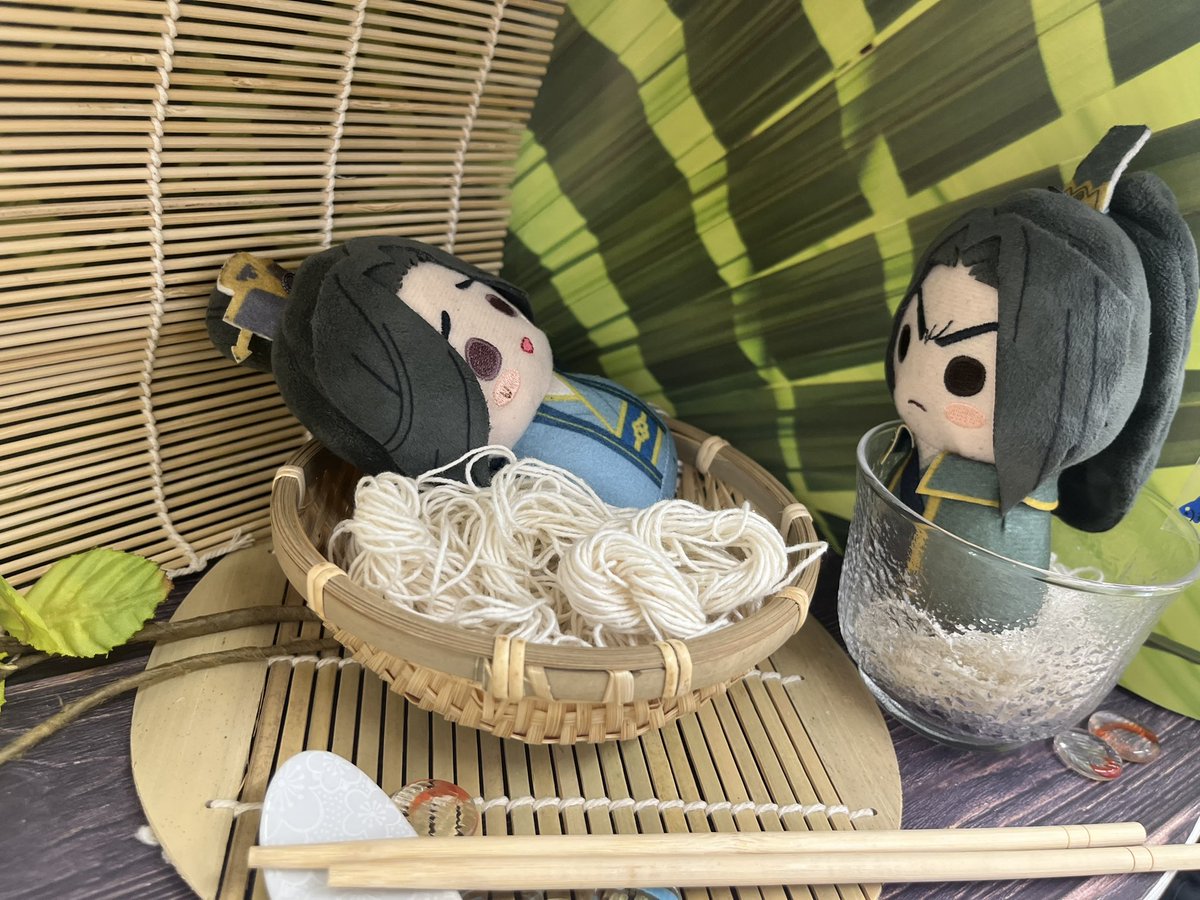 meow___1026's tweet image. 「夏を感じますね大哥〜そうめん沢山食べたいですね〜〜」
「これは……楽しいのか……?」
「楽しいですよ!!!!!!!!大哥も夏を感じませんか!?」
「わからん。」
「えーー…………??」