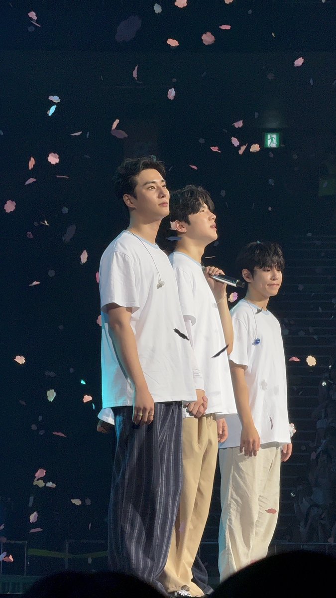 nayklog's tweet image. 6일동안 고생많았고 오늘도 수고했어 데이식스야💙💙