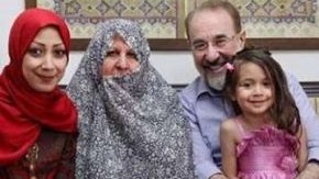 Zarkesh5's tweet image. بهترین دوران #مدیریت_عقلائی کشور
دوران ریاست جمهوری #سید_محمد_خاتمی بود.
همه شاخص های مثبت بطور ثابت و منطقی در جال رشد بودند.
حیف!
بسیاری از #جوانان_عزیز فعلی در سنی نبودند که بتوانند اکنون تفاوت ها را احساس کنند.