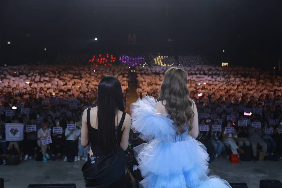 AMLightBox's tweet image. ขอบคุณแฟนคลับ หลิงหลิง คอง - ออม กรณ์นภัส ที่ไว้ใจเลือกใช้กล่องไฟของทางร้านนะคะ ขอบคุณเจ้าของภาพด้วยค่ะ 😊🙏🏻 | 19.07.2025 #OnlyYouOnlyUsOnlyNowFanMeet #ReviewAMLightBox