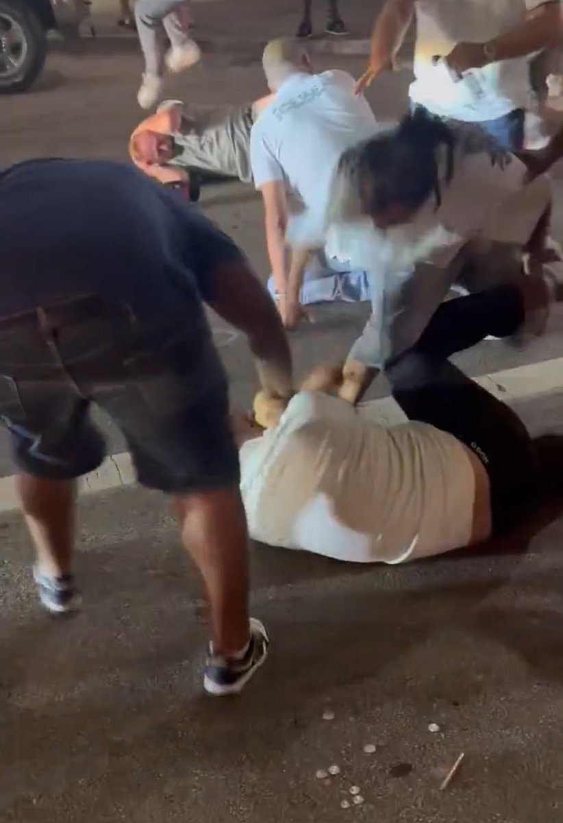 Here’s an example of why whites want and deserve their own spaces to live and thrive.

A white couple was brutaIIy beaten at a jazz festival by a black "teen mob" in Cincinnati yesterday.

The #UsualSuspects 👈🏻

#Cincinnati #CincinnatiOhio 

0 national coverage.