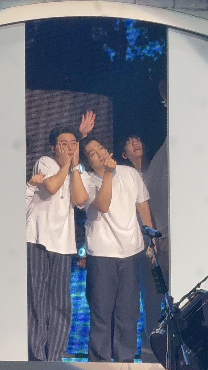 nayklog's tweet image. 마지막까지 애교 만땅
