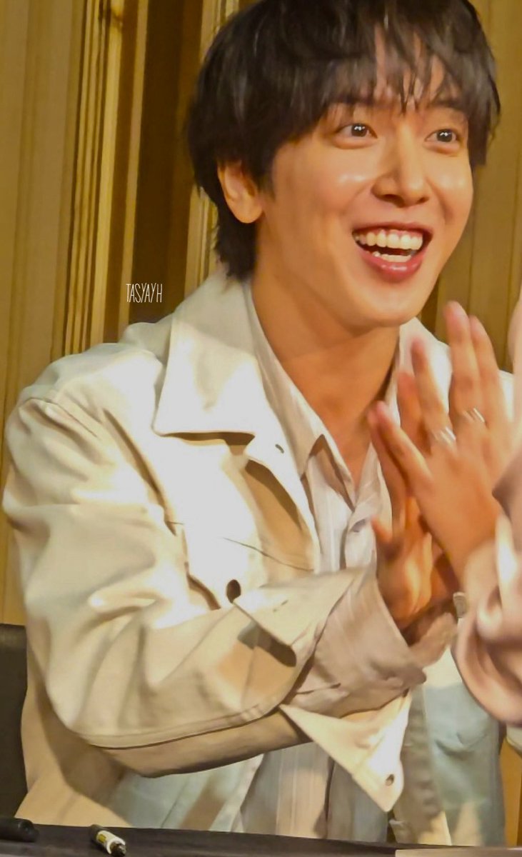 tasyayh's tweet image. Met both my favs during my bday month? My heart is full, thanks July 🥹🍰🌷

#JungYongHwa #정용화 #ParkShinHye #박신해