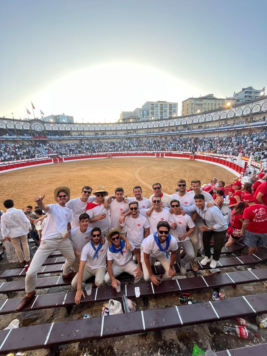 Viva Santiago. Viva Santander. Viva España. VIVA MI GENTE.