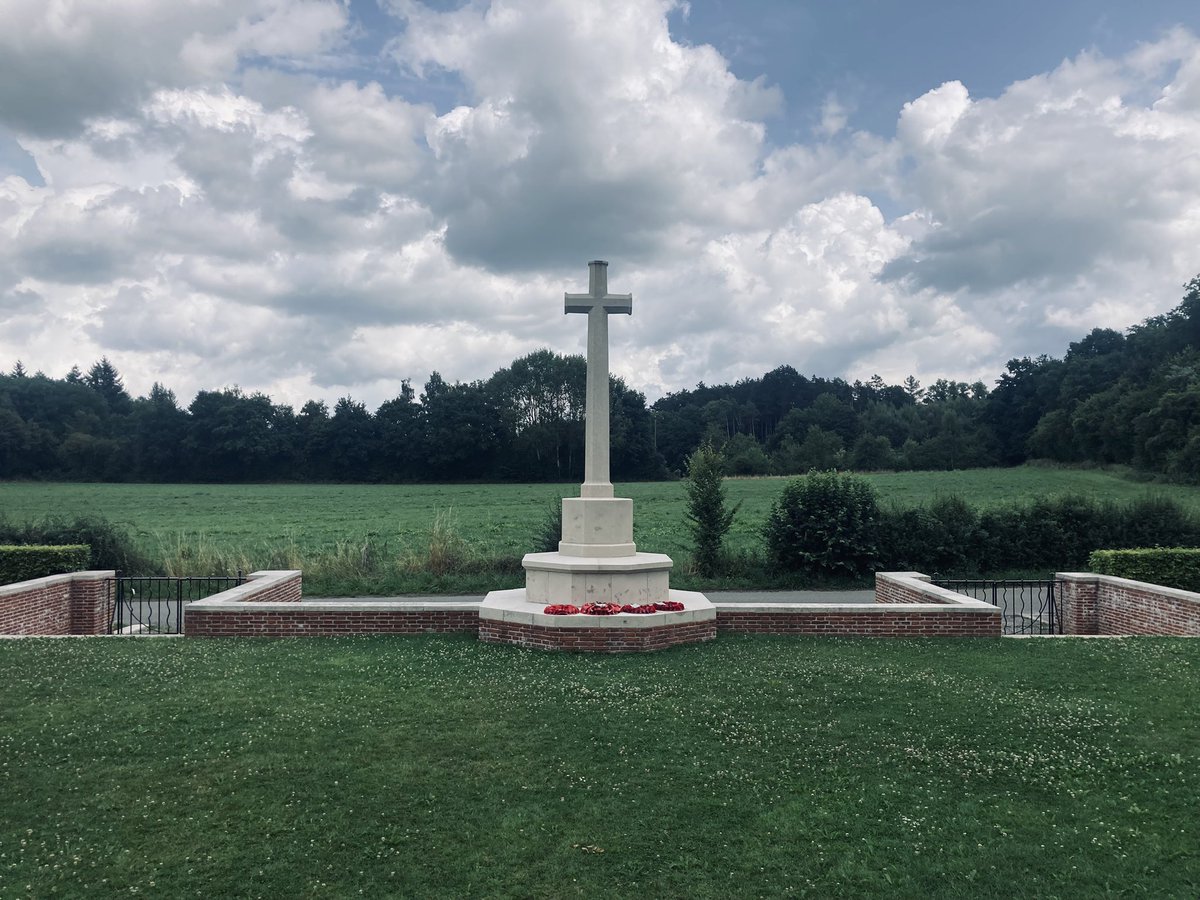 KJvanWijk's tweet image. “Daddy of Peter
I’ll walk beside you.”
De 668 van Hotton War Cemetery.
#WachtAmRhein #BattleOfTheBulge