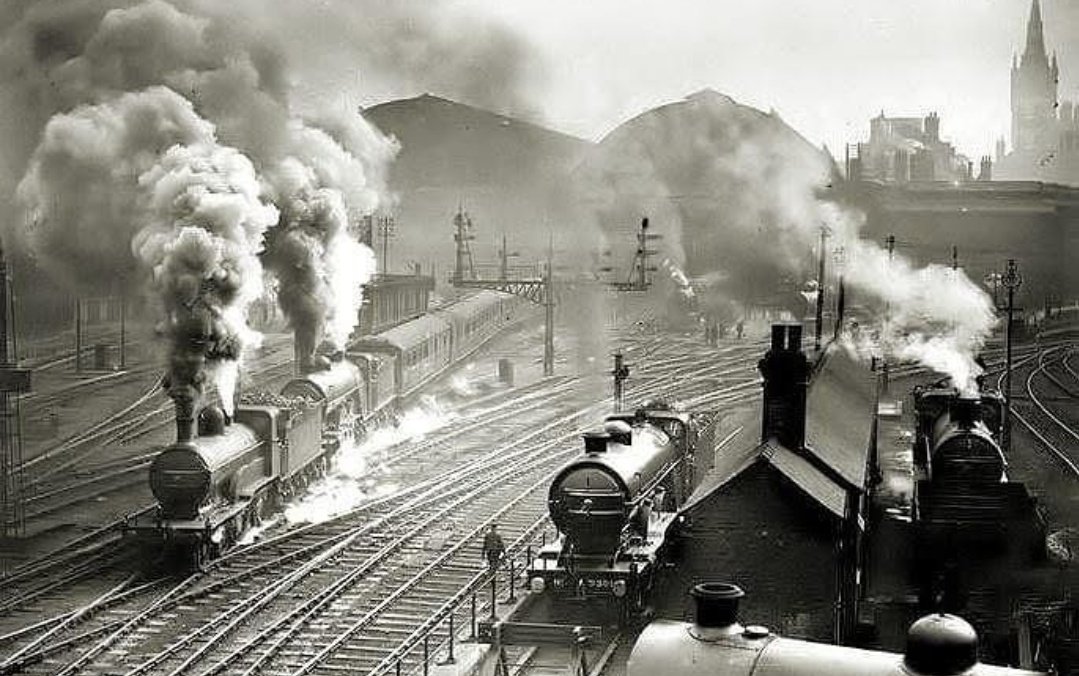 VinnieSull1van's tweet image. I'd rather experience the smokey world of King's Cross in the 1920s than the poisonous view it has today.