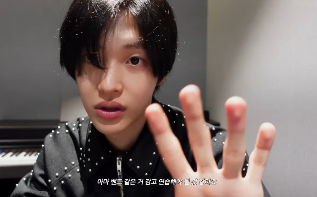 itzmyfineday's tweet image. 겁도 많고 아픈거 싫어하는 애가 기타 퍼포한다고 손가락 붓고 다터지고 물집에 고름차서 병원도가고 고생햇다잉