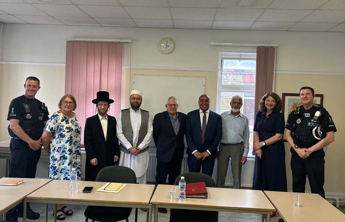 DavidBSampson's tweet image. Last week the Policing Minister @DianaJohnsonMP & I met with members of the Jewish & Muslim communities in Southend & Leigh & @EssexPoliceUK to discuss efforts to protect religious communities.
I’m proud of the community cohesion in our city & mutual respect we show each other