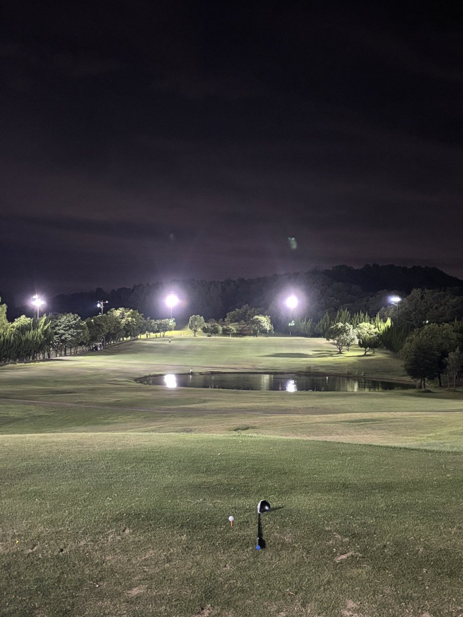 久々に同級生と仕事以外のナイトゴルフしてきた⛳️
ボールが見えん！