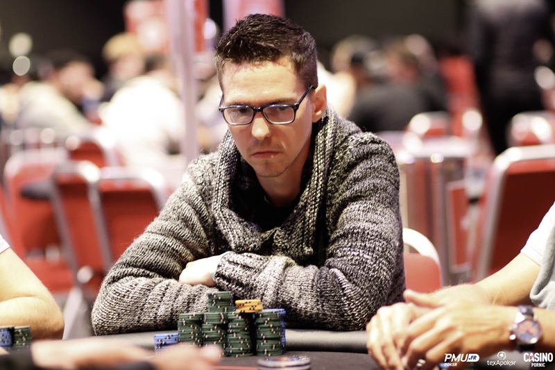 💥Michael Robillard, qualifié PMU.fr termine chipleader du Day 2 du Main Event FPO avec 6 325 000 jetons !

👉 La fin du coverage : bit.ly/4maYuIS