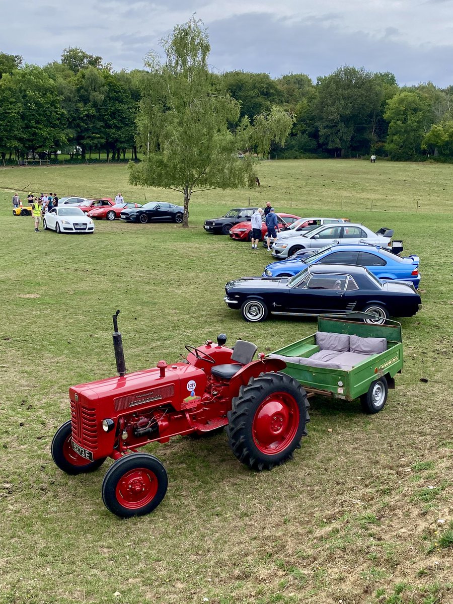 aohereng's tweet image. Wonderfully eclectic mix at the Black Horse this morning organised by South Oxfordshire Car Club, a relatively new club but already at over 1000 members.