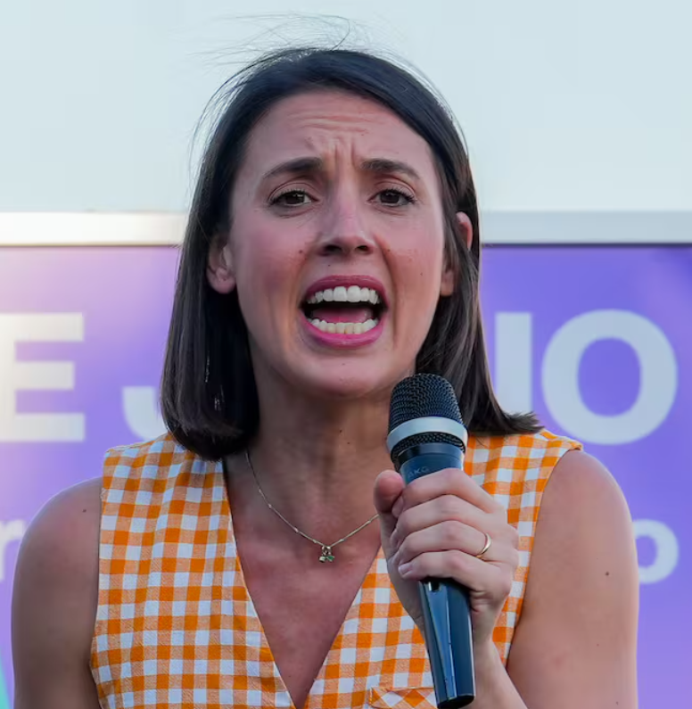 KaskarasR's tweet image. ¿A quién votarás en las próximas elecciones generales?
Rt - Irene Montero (Podemos)
Mg- Gabriel Rufián (Coalición Republicana)