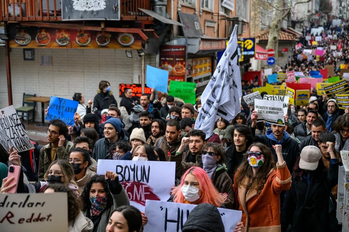 ferezmanuel's tweet image. El principal partido opositor de Turquía, el Partido Republicano del Pueblo (CHP), supera al gobernante Partido de Justicia y Desarrollo (AKP) por ocho puntos entre los votantes jóvenes en una posible elección parlamentaria
turkishminute.com/2025/07/24/tur…