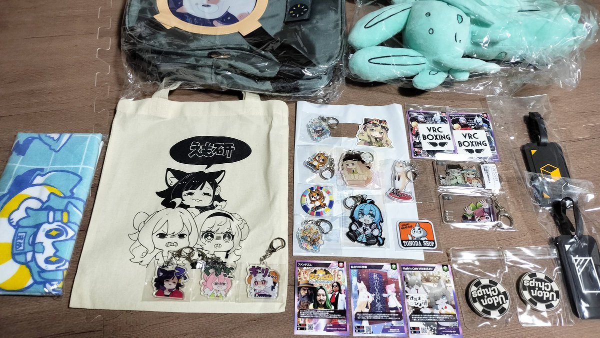 3pentation3's tweet image. 無事帰宅しました！
Vketリアルの戦利品です！(｀･ω･´)