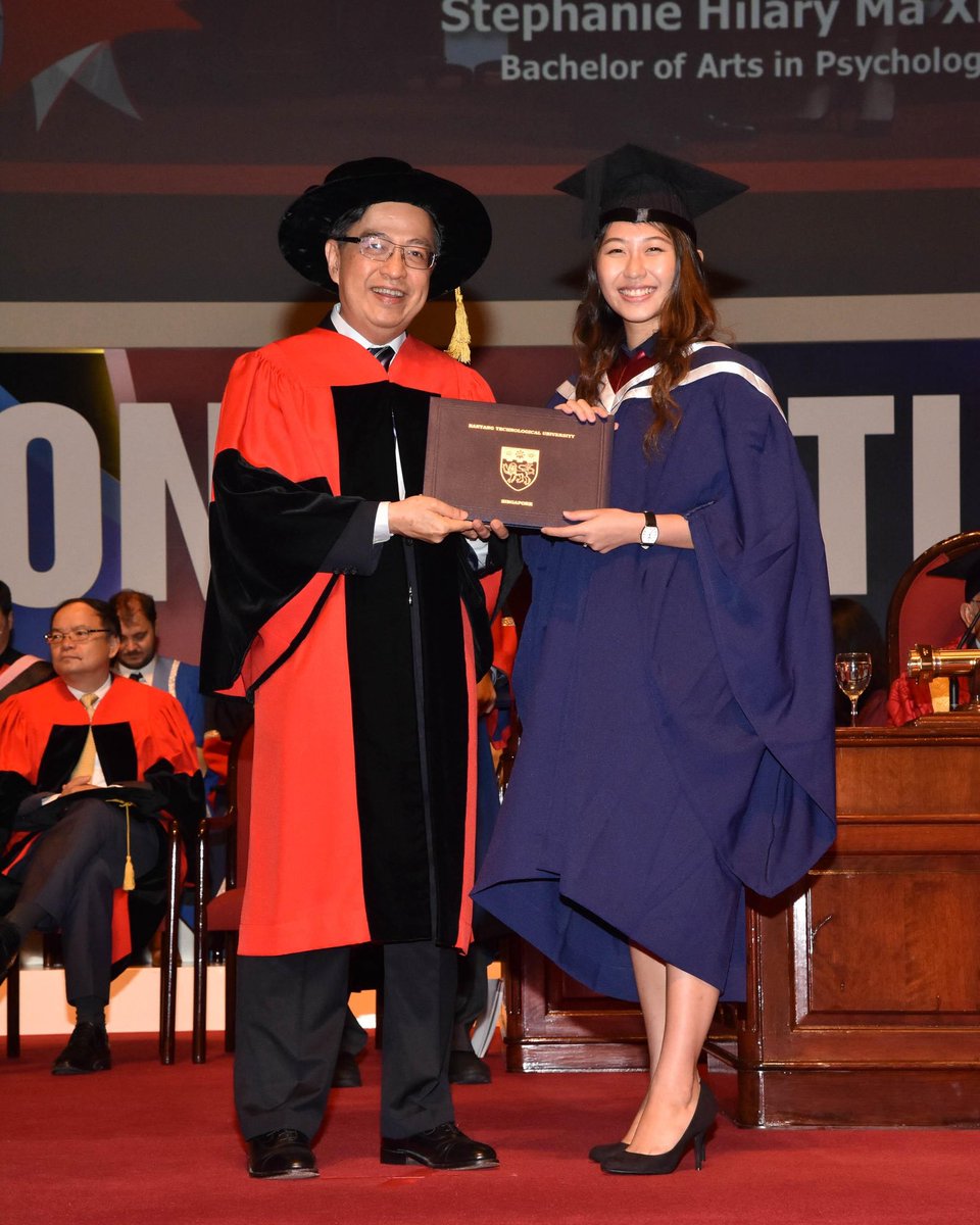 NTUsg's tweet image. Painting a path to healing: Dr Stephanie Hilary Ma is a proud triple grad of #NTUsg — completing her Bachelor’s, Master’s and PhD in Psychology here. Along the way, she discovered how the arts can transcend barriers and support mental wellbeing.
From performing and painting to…