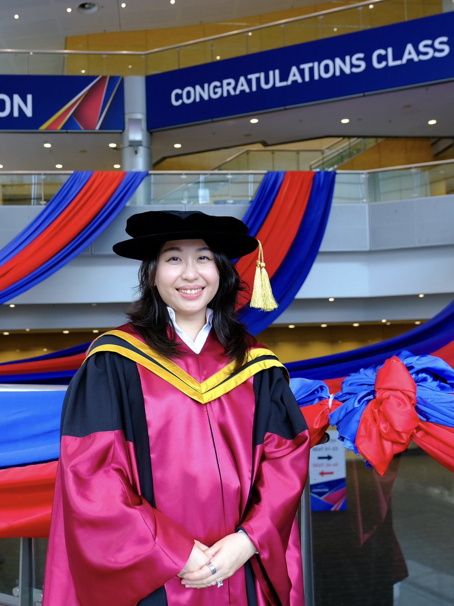 NTUsg's tweet image. Painting a path to healing: Dr Stephanie Hilary Ma is a proud triple grad of #NTUsg — completing her Bachelor’s, Master’s and PhD in Psychology here. Along the way, she discovered how the arts can transcend barriers and support mental wellbeing.
From performing and painting to…