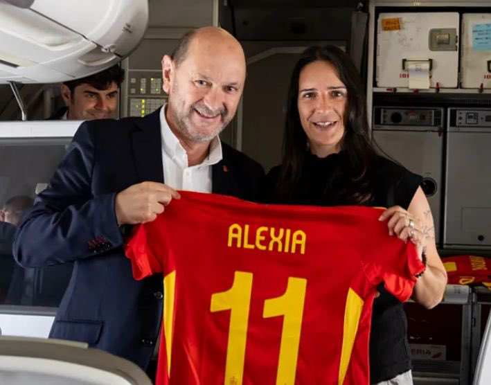 CE Sabadell 🧅 (@cesabadell) on Twitter photo 📍 El <a href="/CESabadell/">CE Sabadell 🧅</a> estarà a la final de l’Eurocopa de la <a href="/SEFutbolFem/">Selección Española Femenina de Fútbol</a>
🤝🏻 Volem donar les gràcies a l’<a href="/rfef/">RFEF</a> per haver-nos convidat a viure un partit únic com a club formador d’<a href="/alexiaputellas/">Alexia Putellas</a>
👏🏻 Molta sort aquesta tarda! Estem amb vosaltres!
#AMQM 📍 El <a href="/CESabadell/">CE Sabadell 🧅</a> estarà a la final de l’Eurocopa de la <a href="/SEFutbolFem/">Selección Española Femenina de Fútbol</a>
🤝🏻 Volem donar les gràcies a l’<a href="/rfef/">RFEF</a> per haver-nos convidat a viure un partit únic com a club formador d’<a href="/alexiaputellas/">Alexia Putellas</a>
👏🏻 Molta sort aquesta tarda! Estem amb vosaltres!
#AMQM