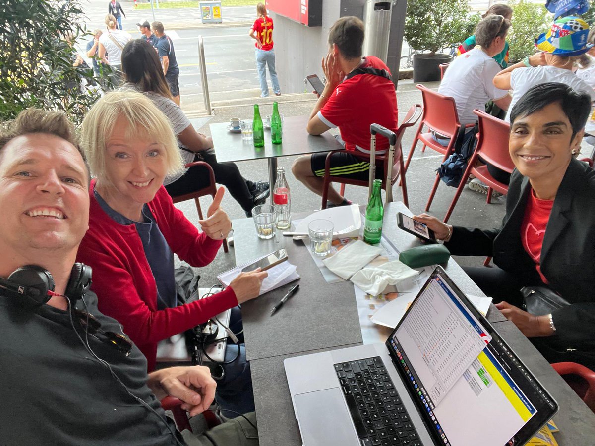 reetacbbc's tweet image. Editing for teatime news over pizza in Basel with David Wilkins and Gabrielle O’Neill #lionesses