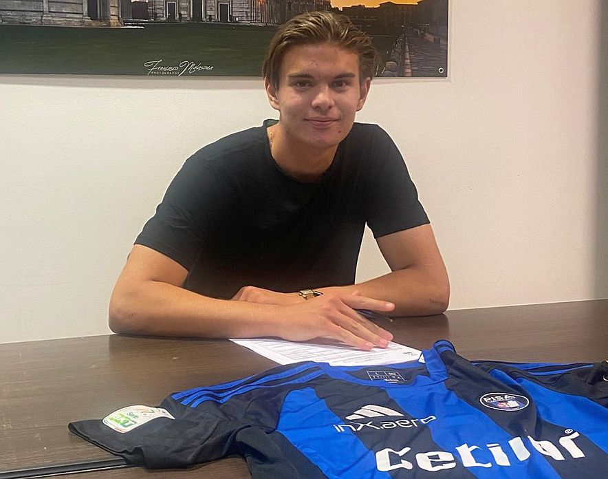 FTalentScout's tweet image. I’m excited to see İsak Vural in Serie A.
After developing impressively in Serie B, he’s now ready for the next step.
Tall, technical, intelligent, and elegant midfielder– you can sense his quality in every touch.
19 years of age.
Pisa got themselves a serious talent. ⚫️🔵🇹🇷